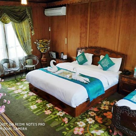 The Mughal Sheraton Houseboat Hotel Durgjan Exterior foto