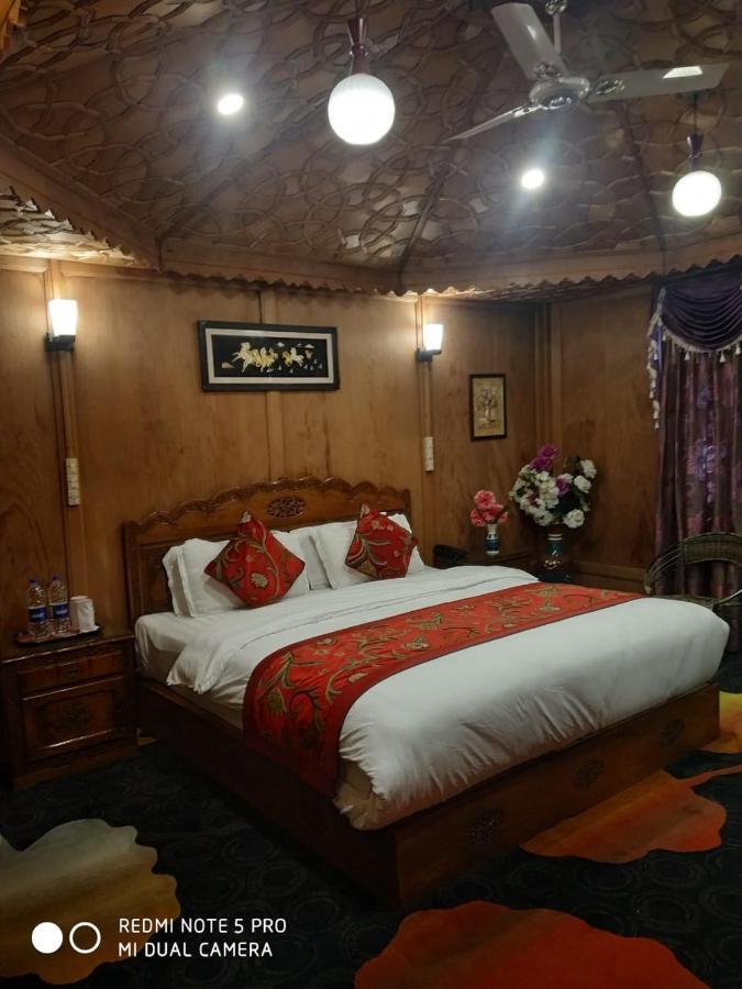 The Mughal Sheraton Houseboat Hotel Durgjan Exterior foto